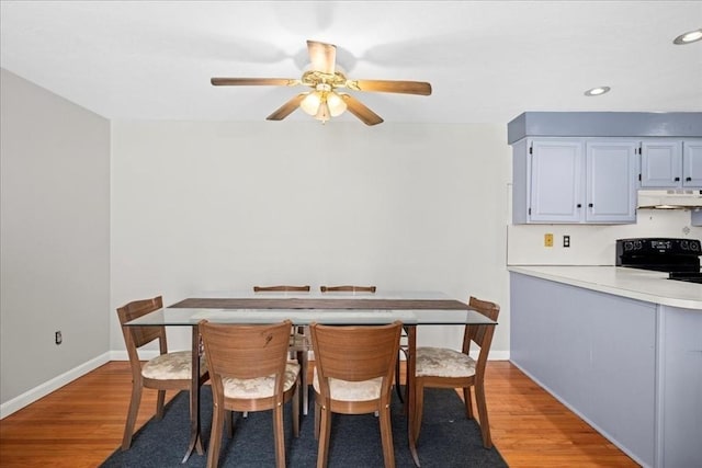 dining area with recessed lighting, light wood-type flooring, a ceiling fan, and baseboards