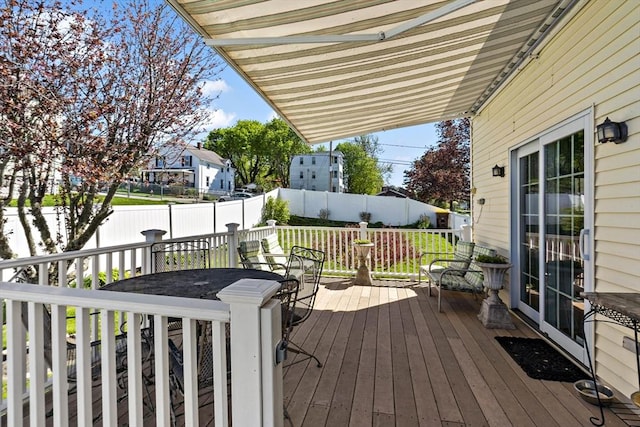 deck featuring a fenced backyard and outdoor dining space