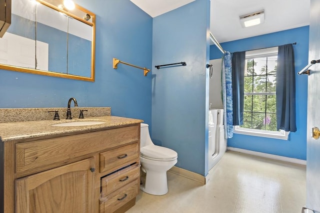 bathroom featuring a shower with curtain, vanity, toilet, and plenty of natural light