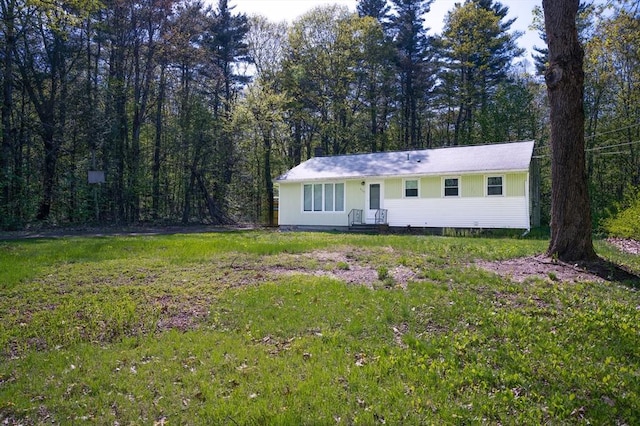 single story home with a front yard