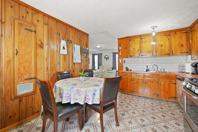 dining area featuring sink