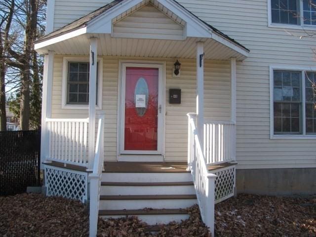 doorway to property with covered porch