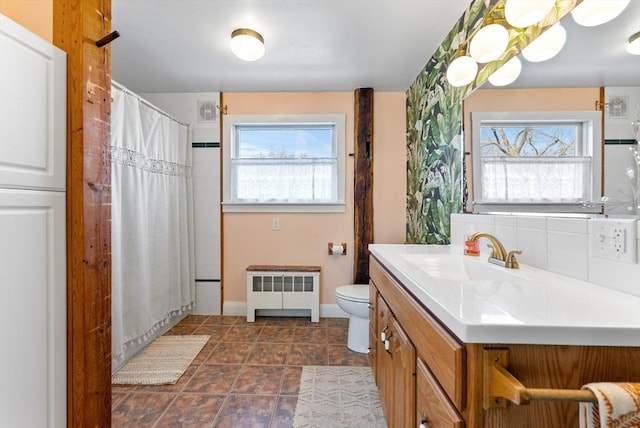 full bath featuring visible vents, toilet, radiator, baseboards, and vanity