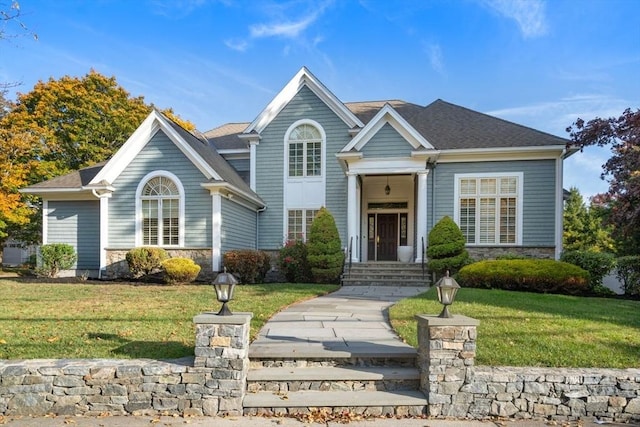 view of front of home featuring a front yard