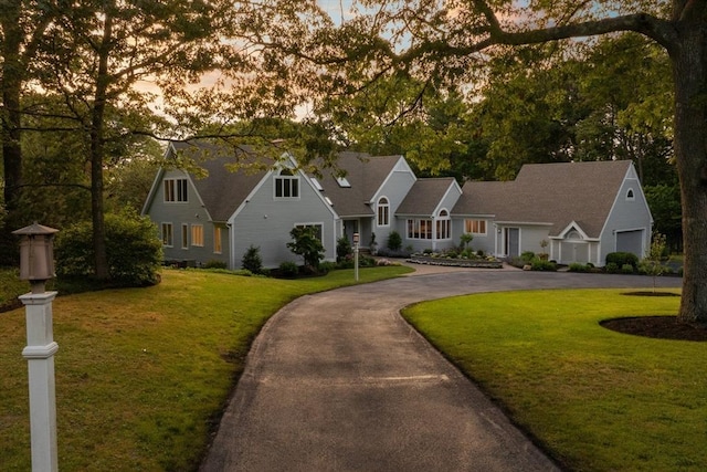 view of front of property featuring a yard