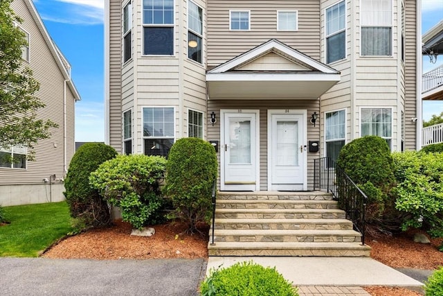 32 Pearl St Unit 32, Everett, MA 02149 - property entrance