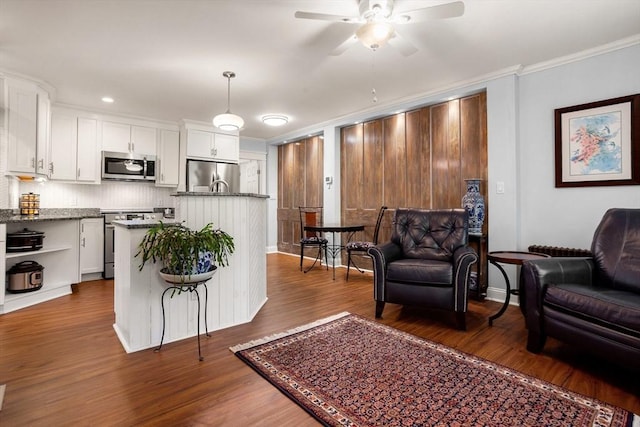 83 Central St, Millville, MA 01529