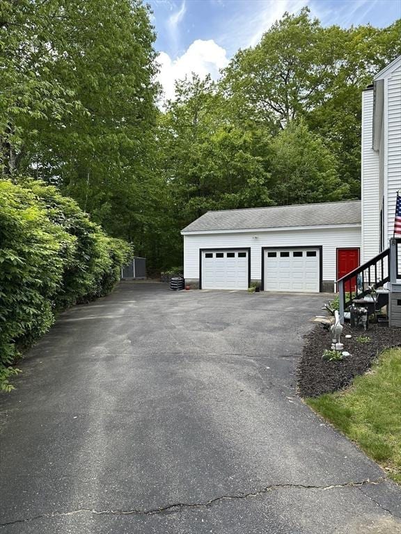 37 Teaberry Ln, Gardner, MA 01440 - view of detached garage