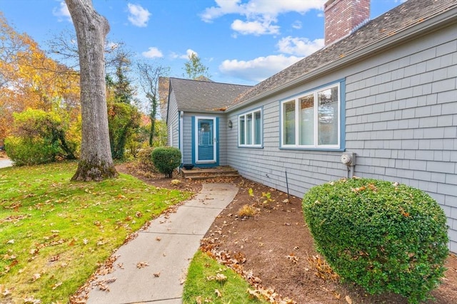 property entrance featuring a yard