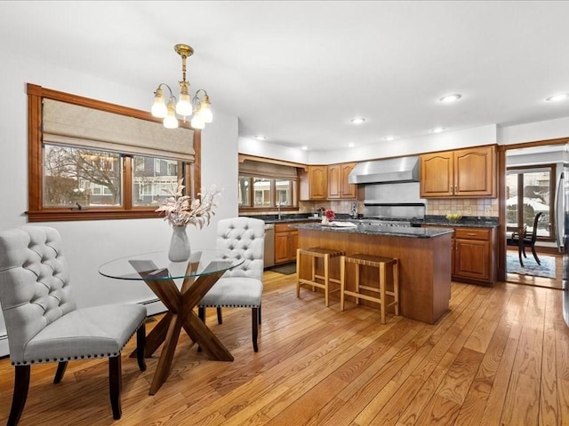 dining room with light wood-style flooring, a chandelier, and recessed lighting