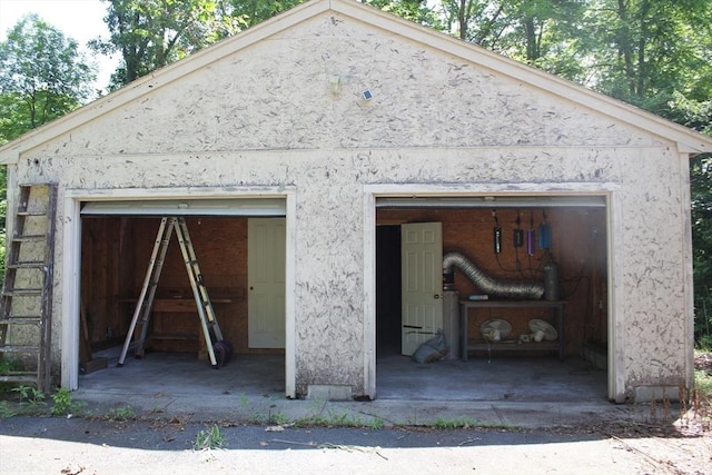276 Newport Ave, Attleboro, MA 02703 - view of garage