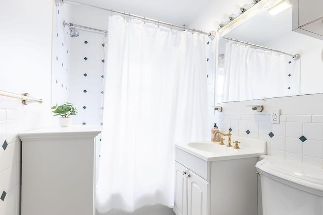 full bathroom with tile walls, toilet, vanity, and decorative backsplash