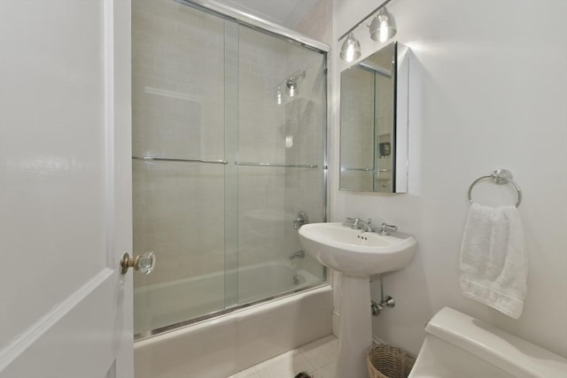 full bathroom featuring toilet and enclosed tub / shower combo
