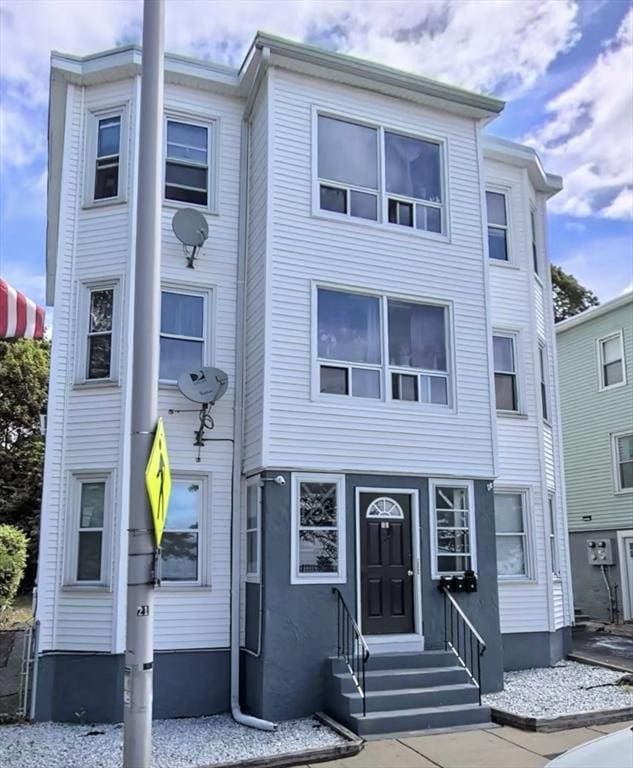 view of front of home featuring entry steps