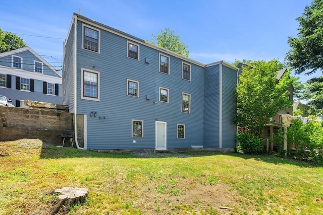 6 River St, Salem, MA 01970 - back of property featuring a yard