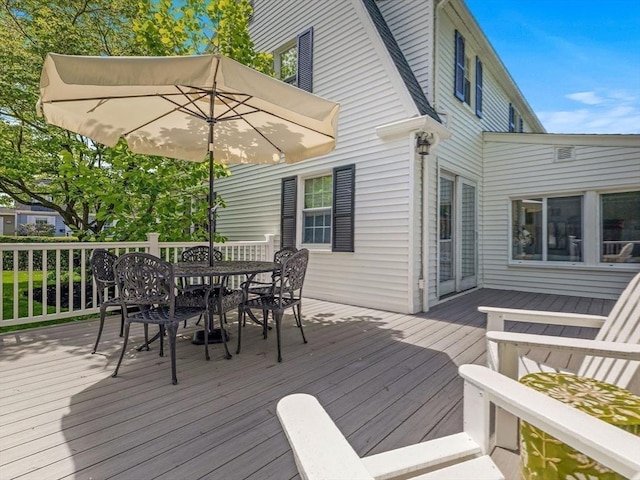 deck featuring outdoor dining space
