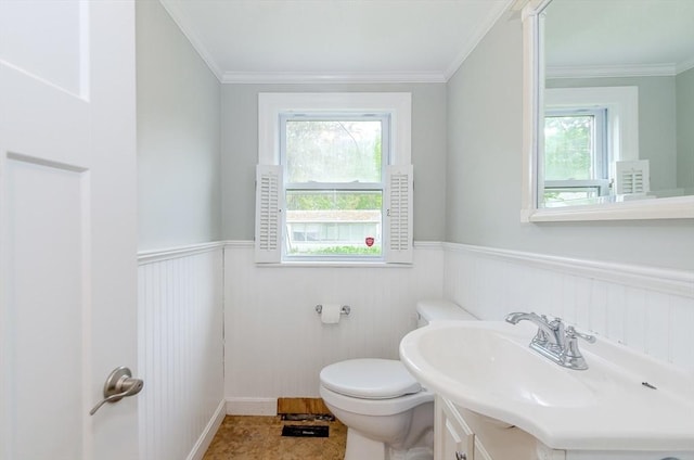 10 Briggs Ln, Marion, MA 02738 - bathroom with plenty of natural light, toilet, wainscoting, vanity, and ornamental molding