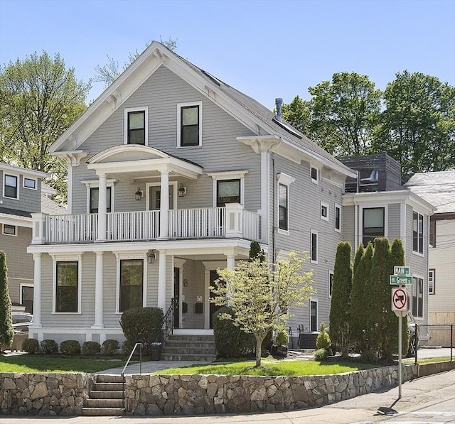 view of front of home featuring a balcony