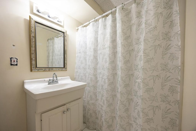 5 Windsor Rd, Lynnfield, MA 01940 - bathroom with vanity and curtained shower
