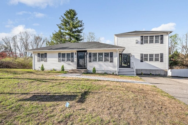 view of front facade with a front lawn