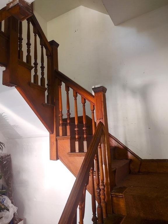 61-63 Grant St, Somerville, MA 02145 - view of stairway