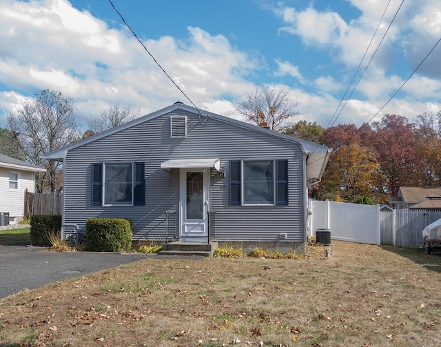 bungalow featuring central AC and a front lawn