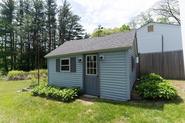 view of outdoor structure with an outbuilding