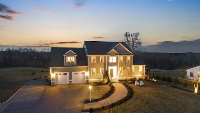 view of front facade featuring driveway