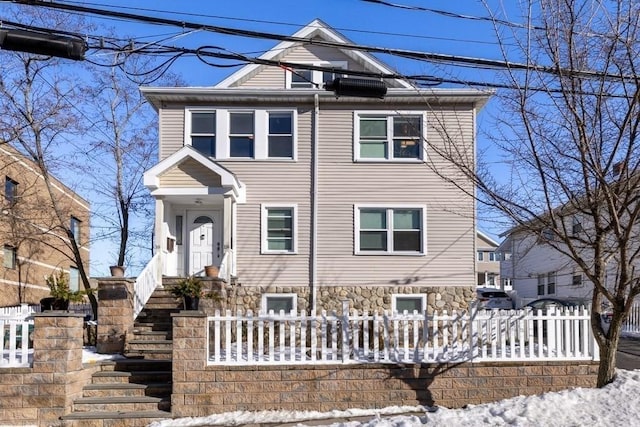 view of front of property with a fenced front yard