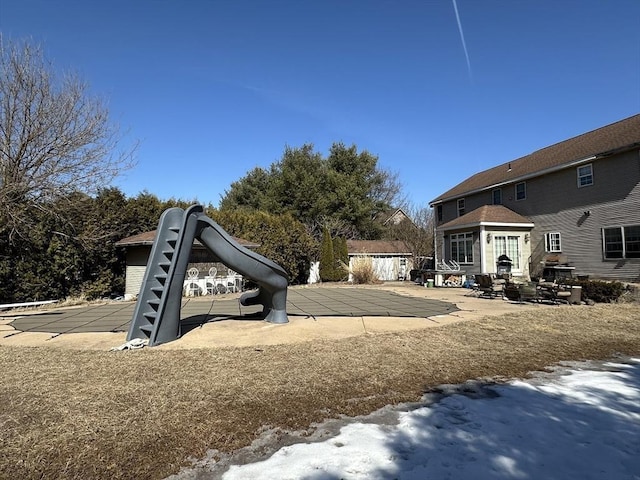 view of yard featuring a patio area