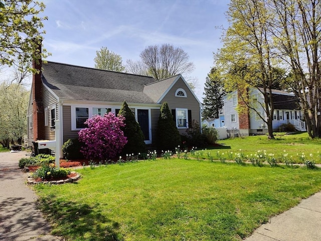 view of front of house featuring a front yard