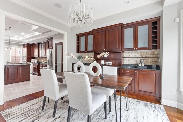 misc room featuring light hardwood / wood-style floors, crown molding, and ceiling fan