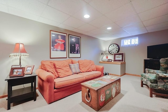 carpeted living room with a drop ceiling, recessed lighting, and baseboards