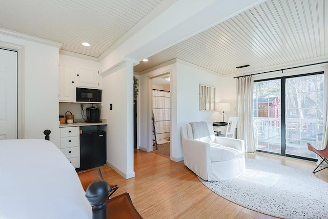 interior space featuring recessed lighting, baseboards, light wood-style flooring, and ornamental molding