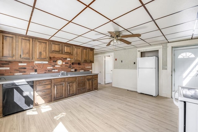 kitchen with a ceiling fan, white appliances, light wood-style floors, and light countertops