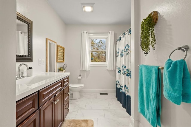 full bath featuring baseboards, toilet, a shower with curtain, marble finish floor, and vanity