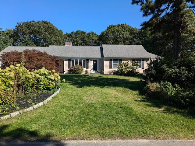 ranch-style home featuring a front lawn