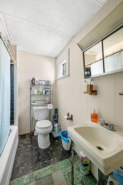 343 Cabot St, Beverly, MA 01915 - full bathroom featuring shower / tub combo with curtain and a textured ceiling