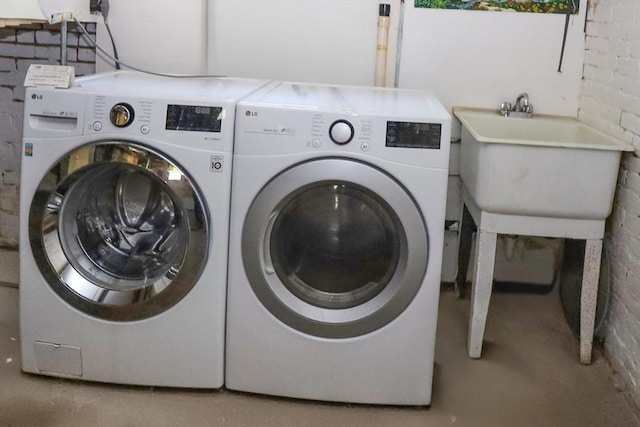 88 Biltmore St, Springfield, MA 01108 - washroom with washing machine and clothes dryer