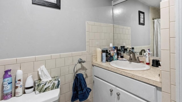 160-162 Rockland St, Fall River, MA 02724 - full bath featuring vanity and tile walls