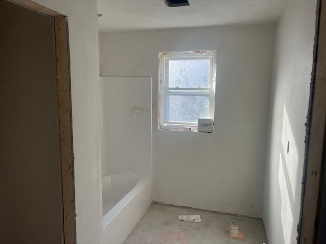 bathroom featuring a washtub