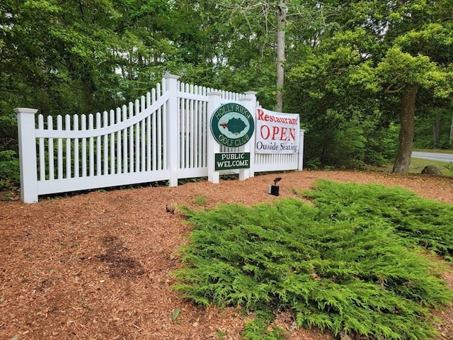 view of community / neighborhood sign