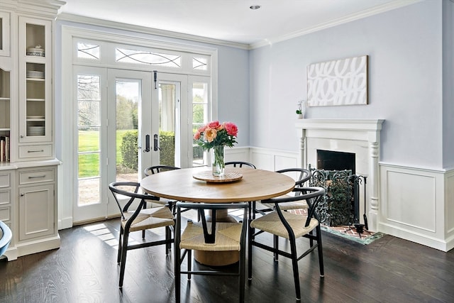 dining area featuring dark hardwood / wood-style flooring and crown molding