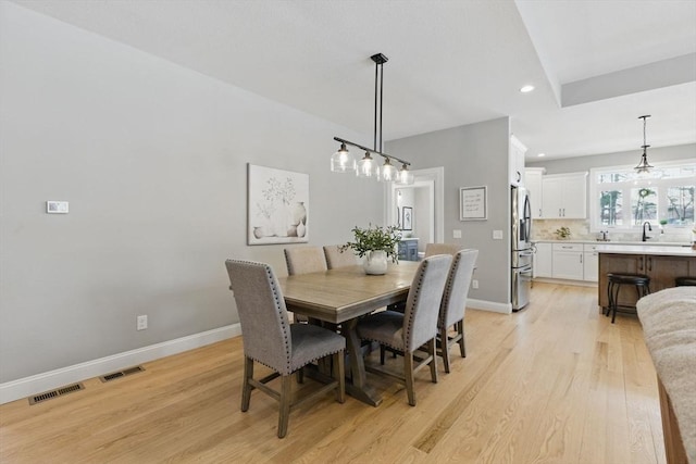 dining room featuring recessed lighting, light wood-style flooring, and baseboards