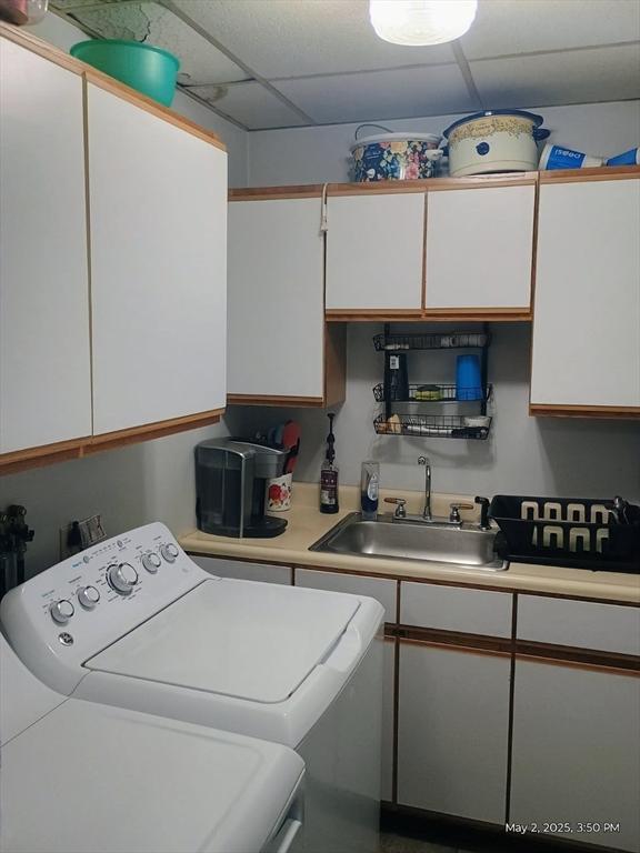 laundry room with a sink, cabinet space, and independent washer and dryer