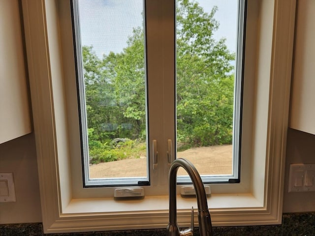 56 Kelly Ln, Lynn, MA 01904 - kitchen view