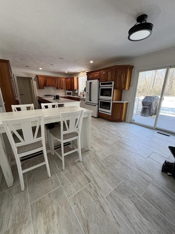 dining space with visible vents and recessed lighting