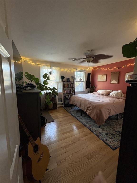 bedroom featuring light wood-style flooring and a ceiling fan