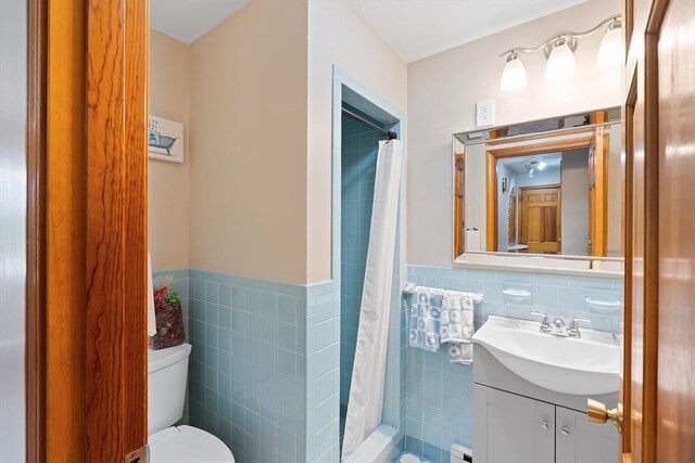 20 Highwood Way, North Andover, MA 01845 - bathroom with tile walls, toilet, vanity, a shower with curtain, and a wainscoted wall