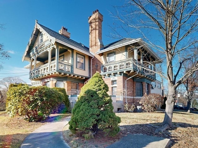 exterior space featuring a balcony